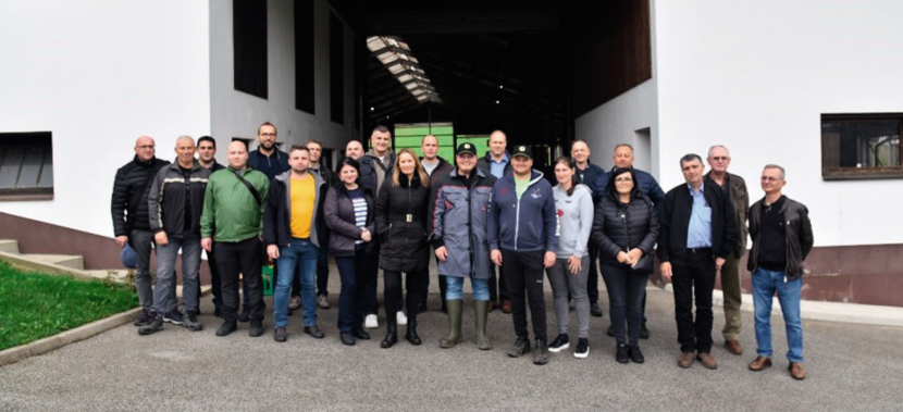 Photo de partenaires agricoles et de techniciens laitiers en Croatie