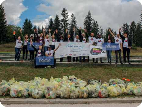 LAC2024_RSE_FR_IMAGE_HD_31.png Photo des collaborateurs de Lactalis lors du World CleanUp Day