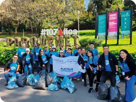 LAC2024_RSE_FR_IMAGE_HD_32.png Photo des collaborateurs de Lactalis lors du World CleanUp Day